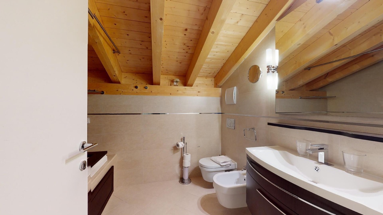 Photo of Bathroom in Madulain