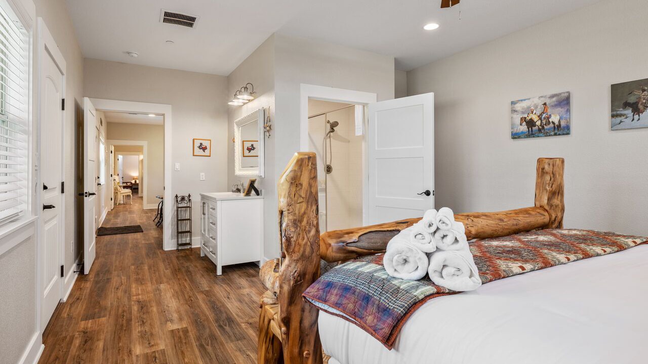 Photo of Bedroom in Round Mountain