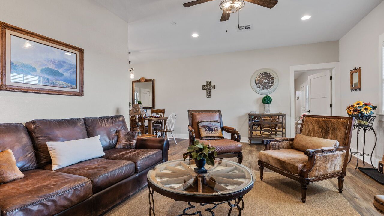 Photo of Livingroom in Round Mountain