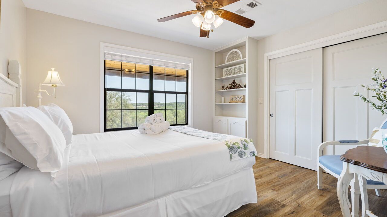 Photo of Bedroom in Round Mountain