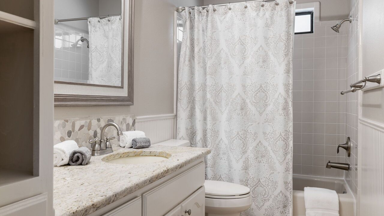 Photo of Bathroom in Round Mountain