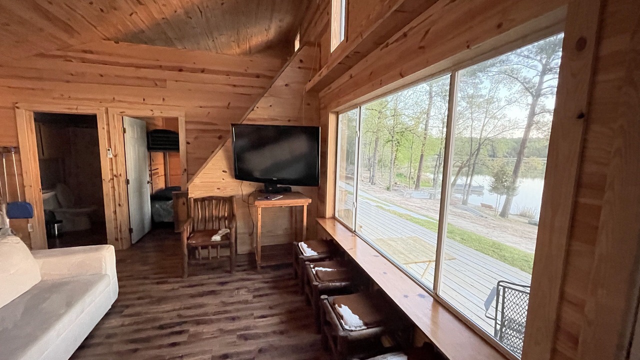 Photo of Livingroom in Grapeland