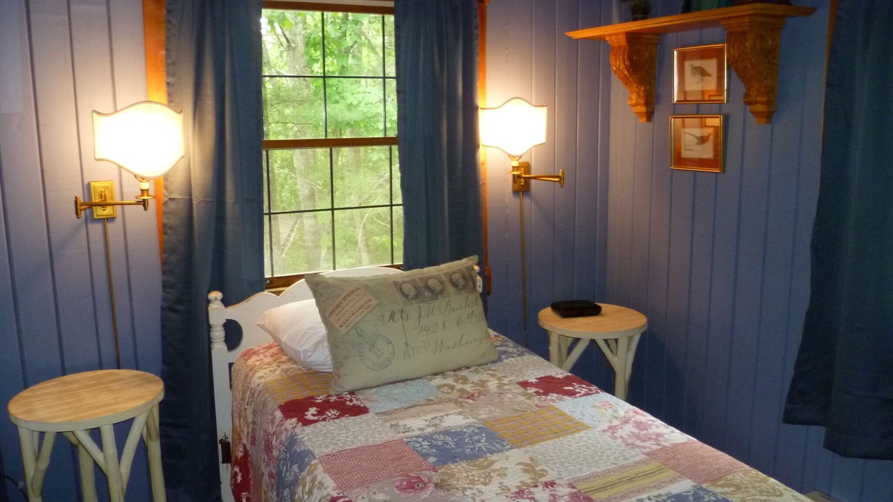 Photo of Bedroom in Warm Springs