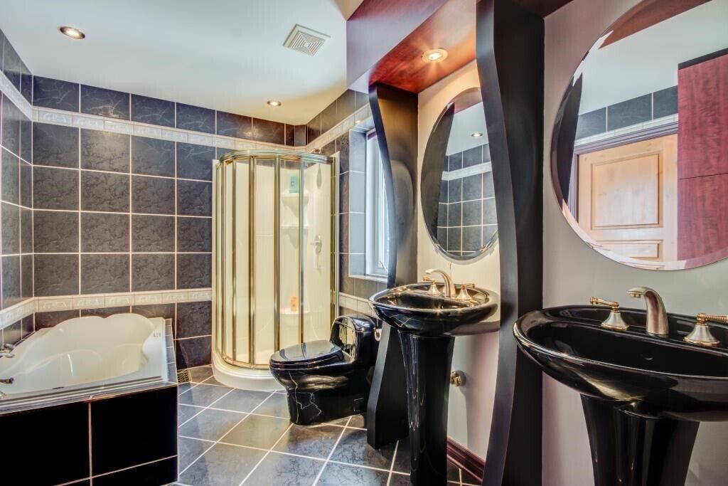 Photo of Bathroom in Val-des-Monts