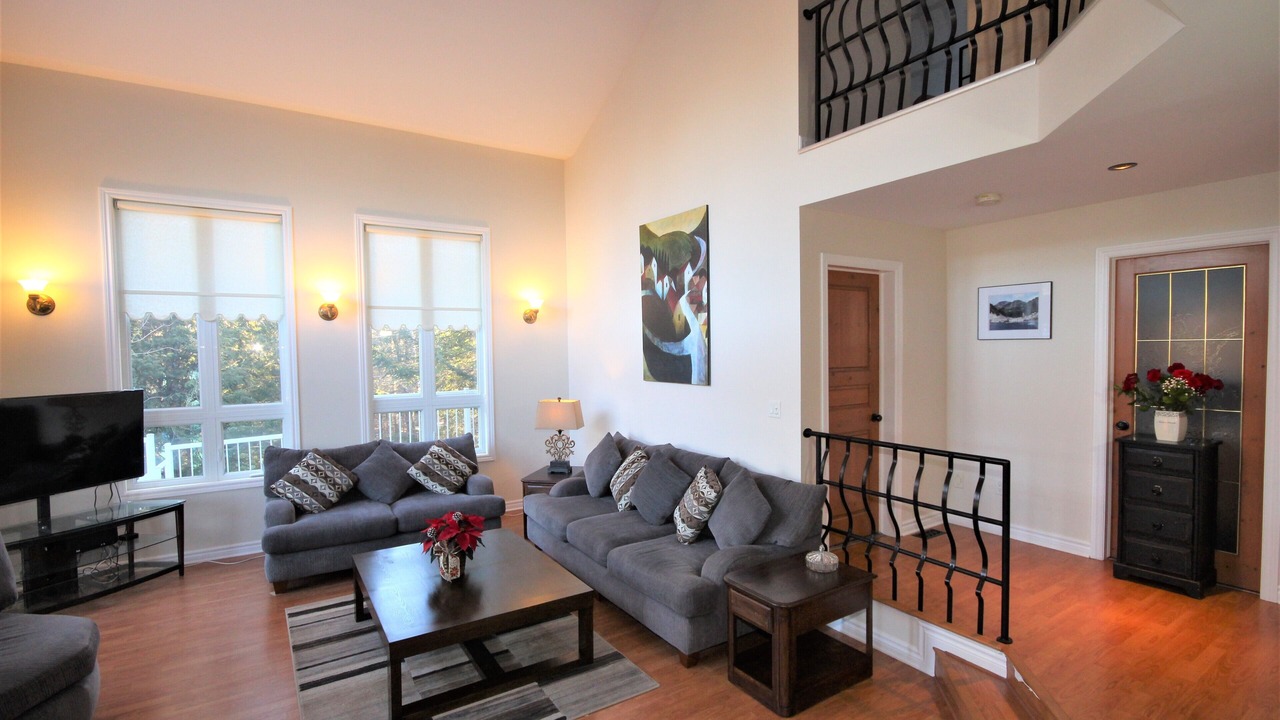 Photo of Livingroom in Val-des-Monts