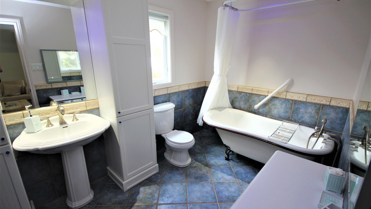 Photo of Bathroom in Val-des-Monts