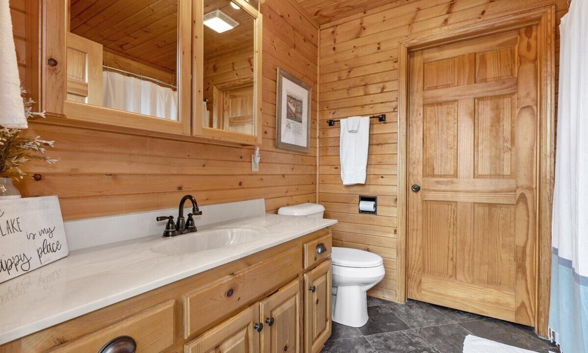 Photo of Bathroom in Garrison