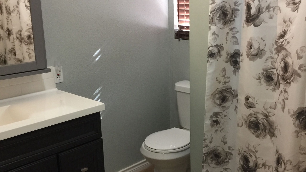 Photo of Bathroom in Kingsland