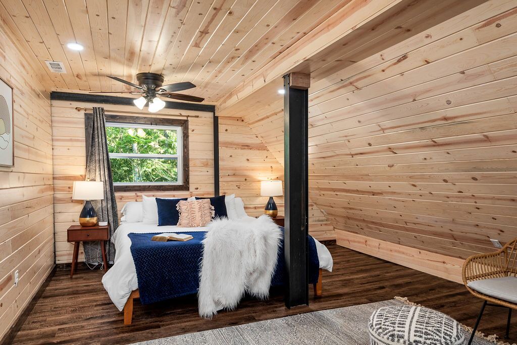 Photo of Bedroom in Eureka Springs