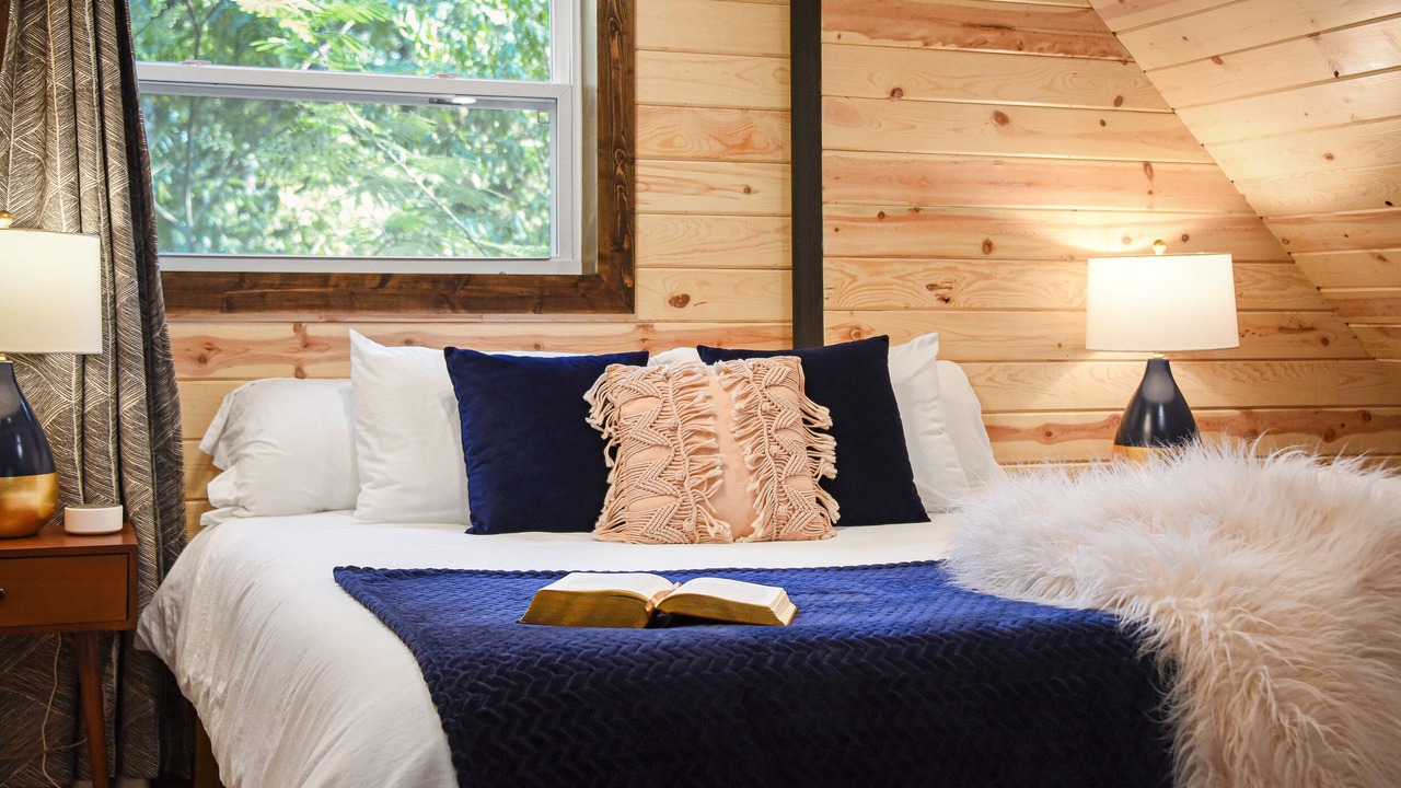 Photo of Bedroom in Eureka Springs