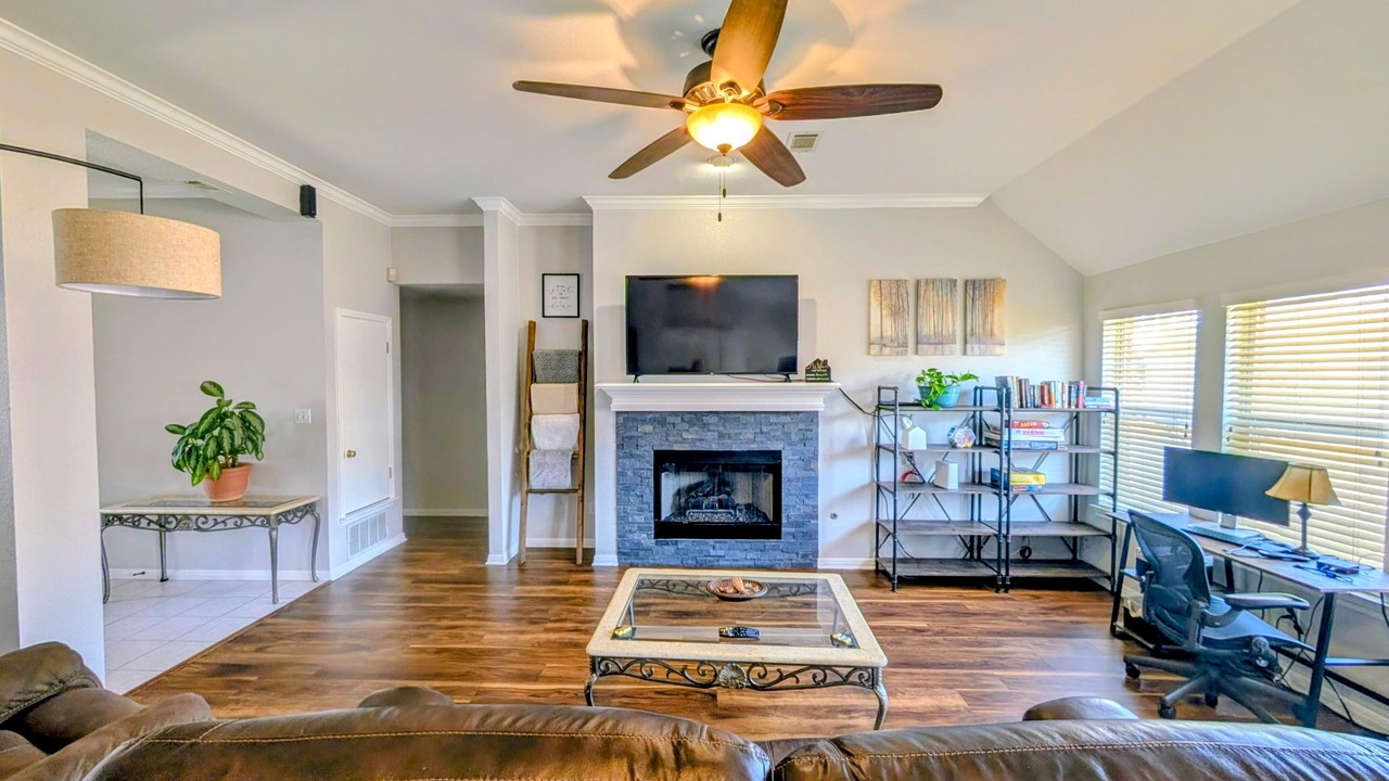 Photo of Livingroom in Pflugerville