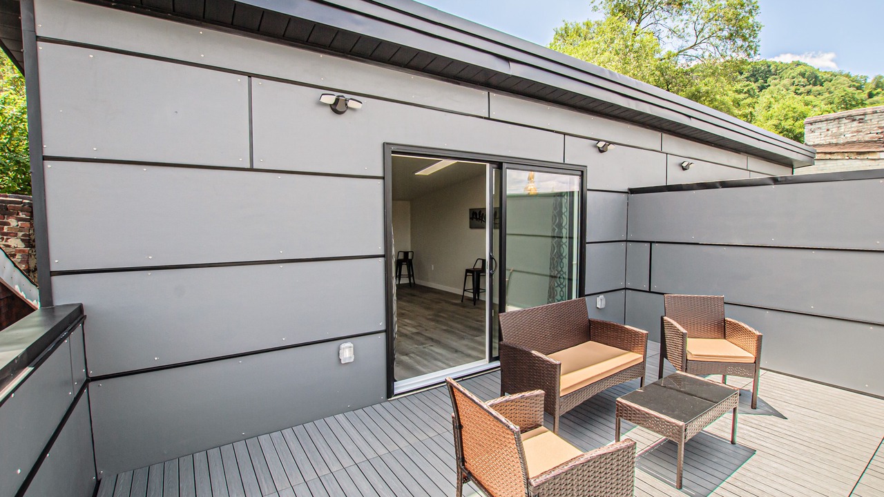 Photo of Patio Balcony in South Side Flats