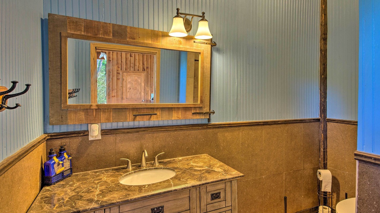 Photo of Bathroom in Elmo