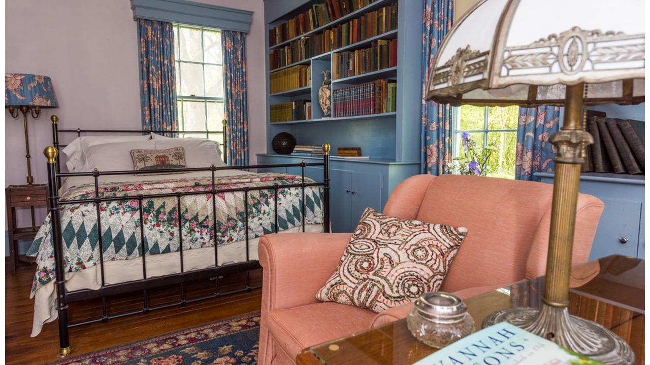 Photo of Bedroom in Alton
