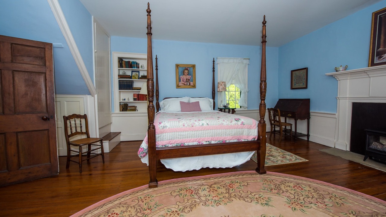 Photo of Bedroom in Alton