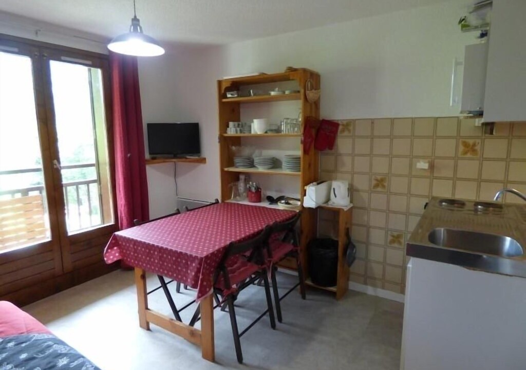Photo of Livingroom in Demi-Quartier