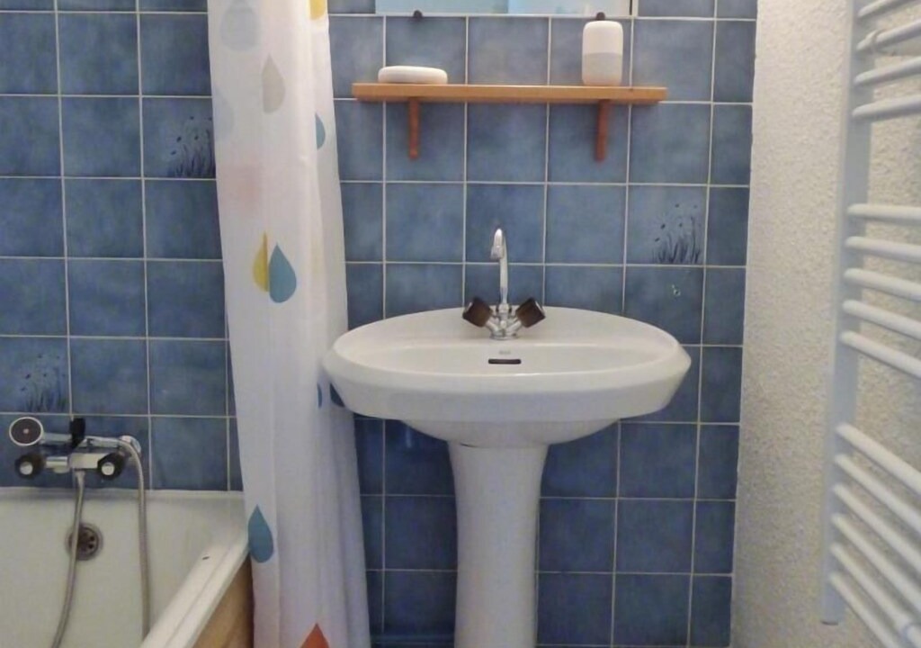 Photo of Bathroom in Demi-Quartier