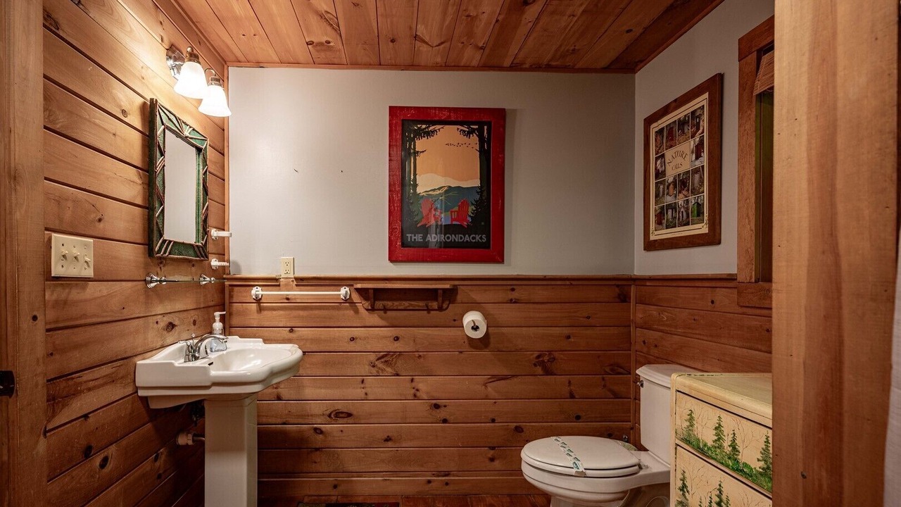 Photo of Bathroom in Town of Webb