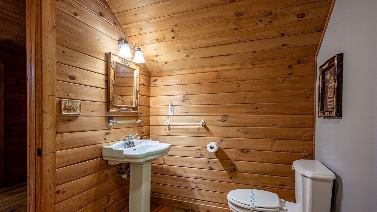 Photo of Bathroom in Town of Webb