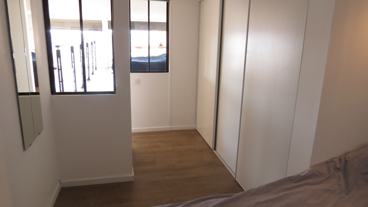 Photo of Bedroom in Comedie