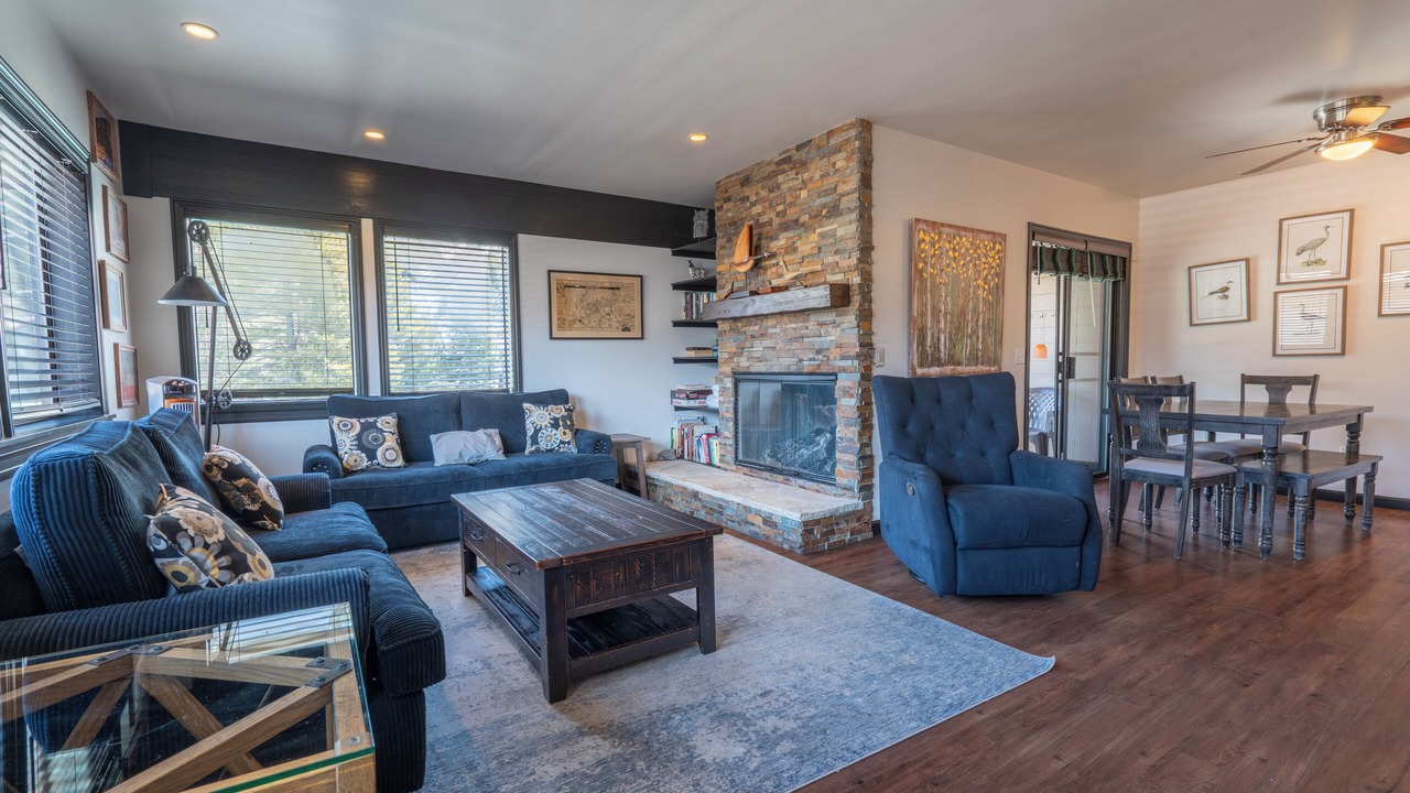 Photo of Livingroom in June Lake