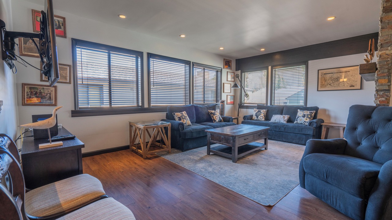 Photo of Livingroom in June Lake