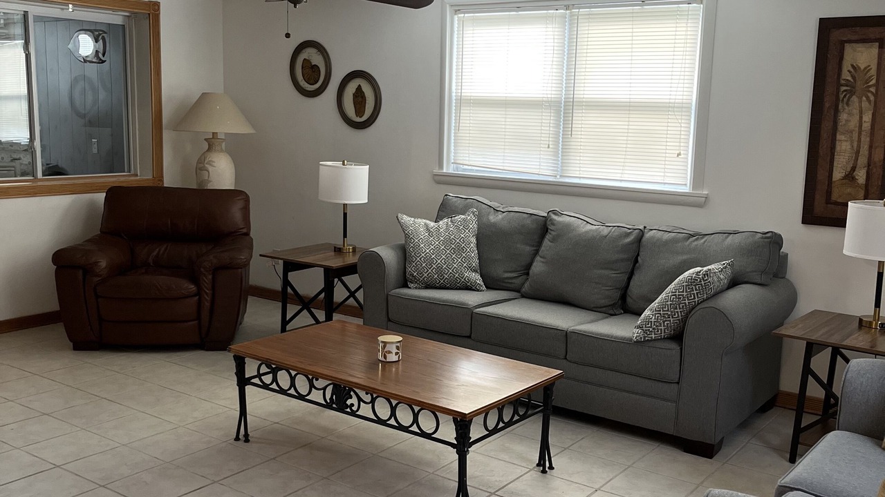 Photo of Livingroom in Bay City