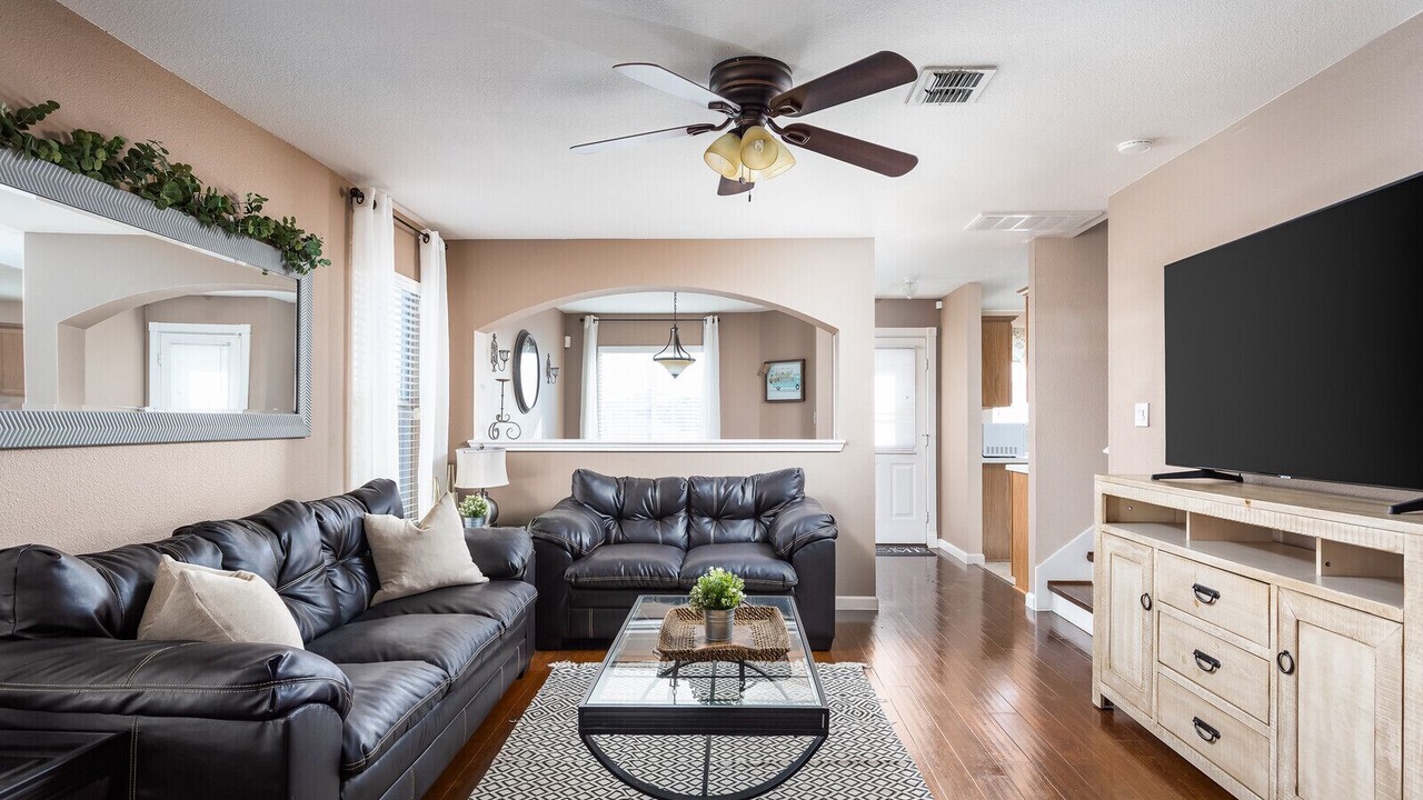Photo of Livingroom in Converse