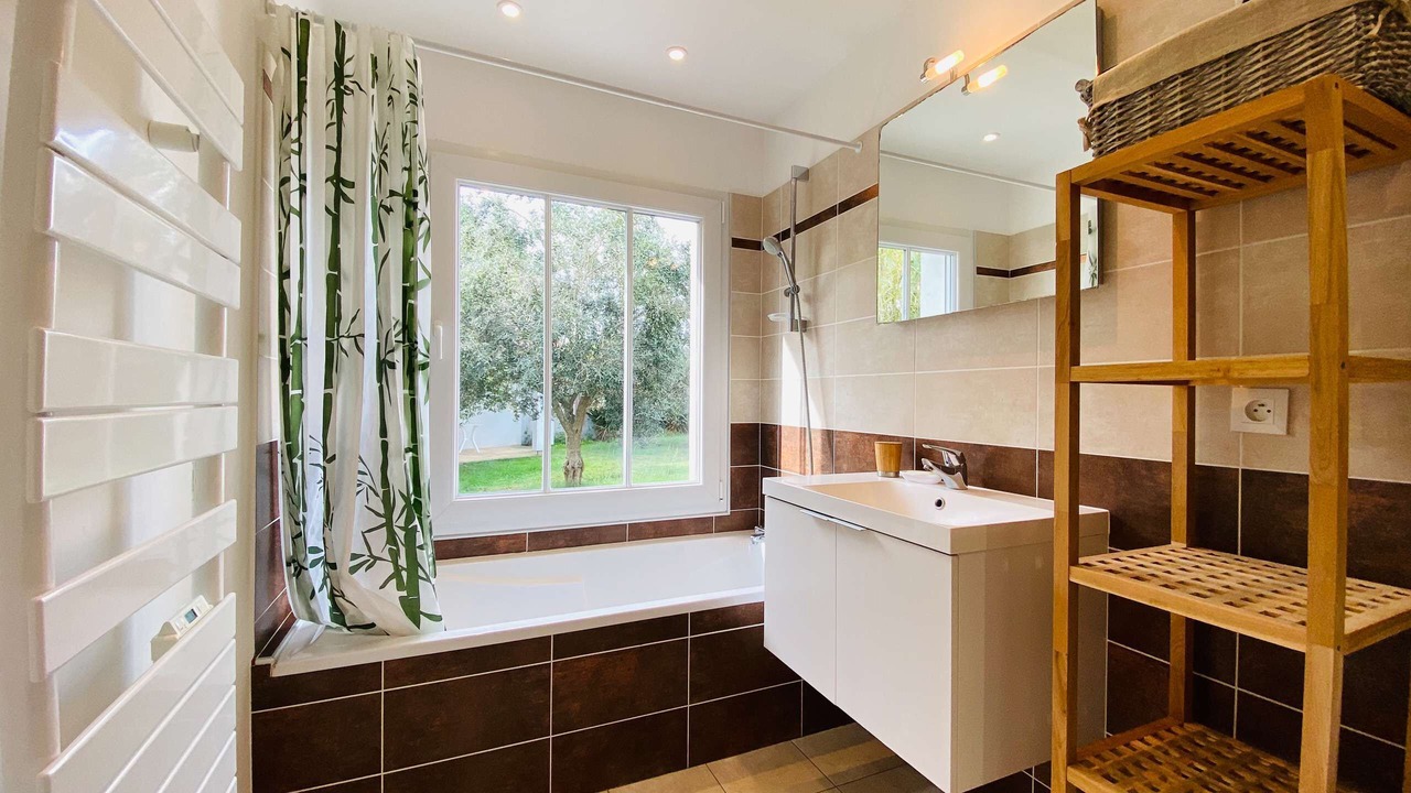 Photo of Bathroom in La Couarde-sur-Mer