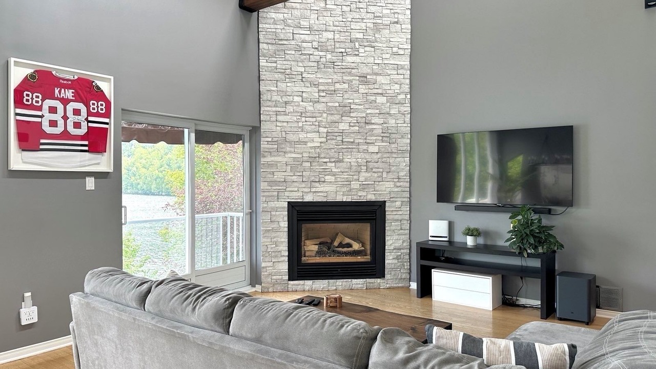 Photo of Livingroom in Val-des-Monts