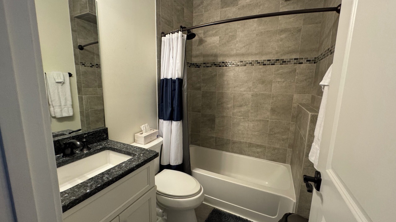 Photo of Bathroom in Jefferson Park Avenue