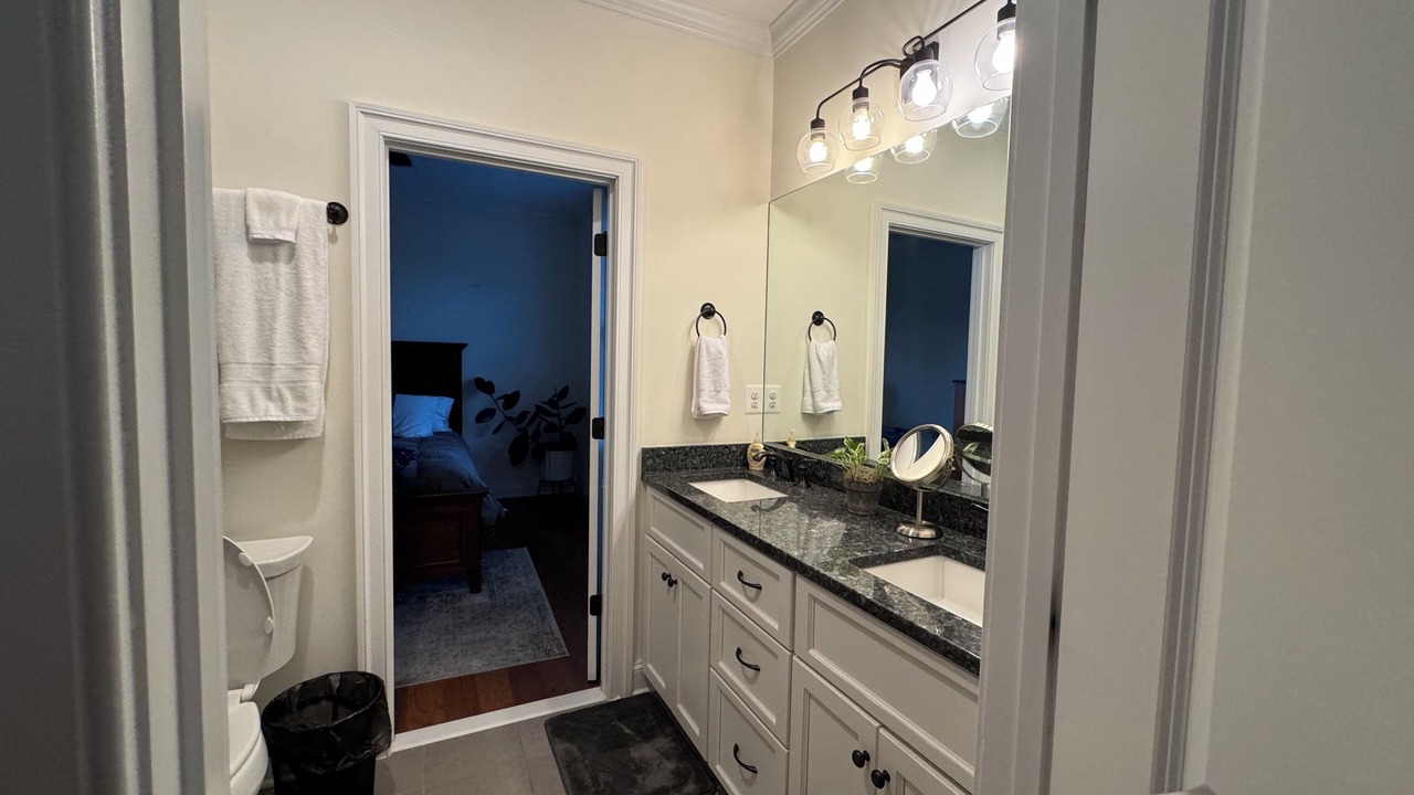 Photo of Bathroom in Jefferson Park Avenue