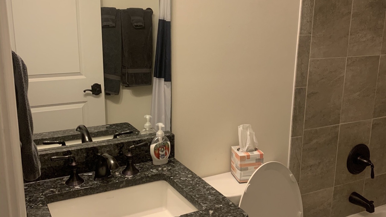 Photo of Bathroom in Jefferson Park Avenue