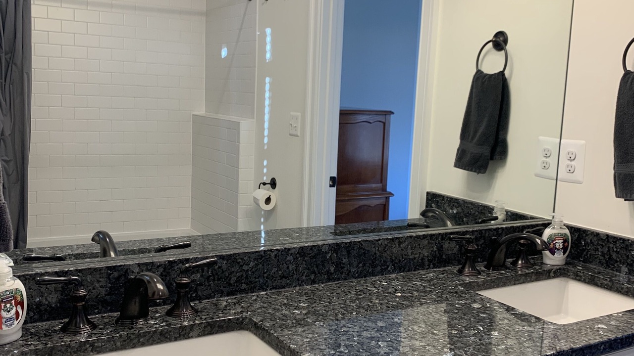 Photo of Bathroom in Jefferson Park Avenue