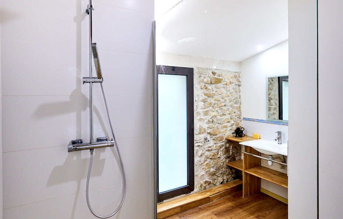 Photo of Bathroom in Roquetaillade