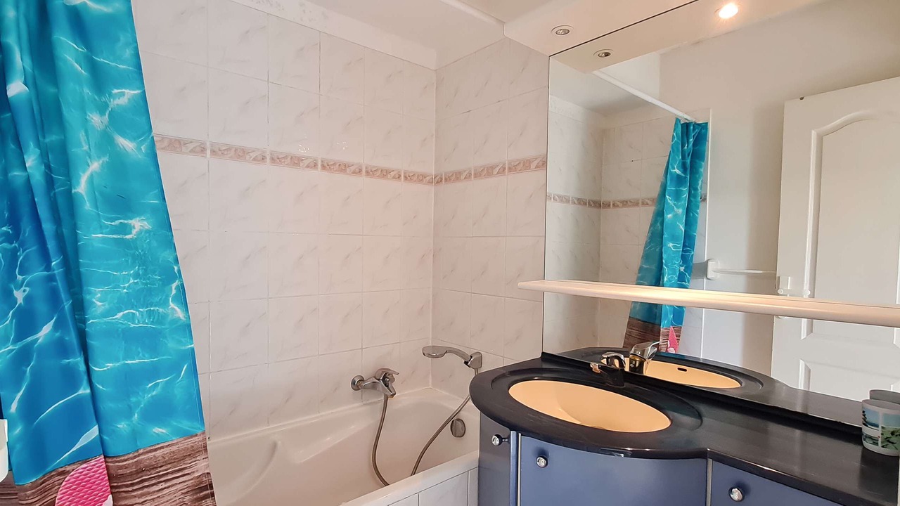 Photo of Bathroom in La Couarde-sur-Mer