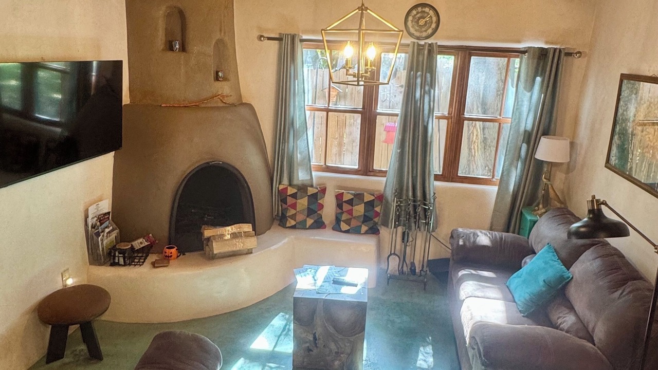 Photo of Livingroom in Taos