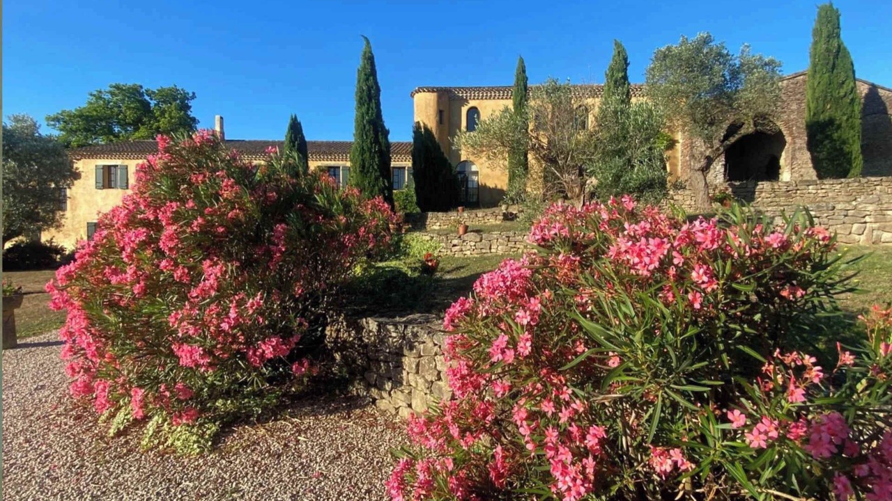 Photo of Outdoor in Montirat