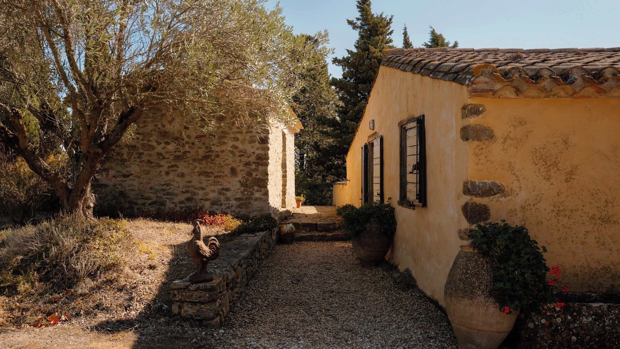 Photo of Outdoor in Montirat