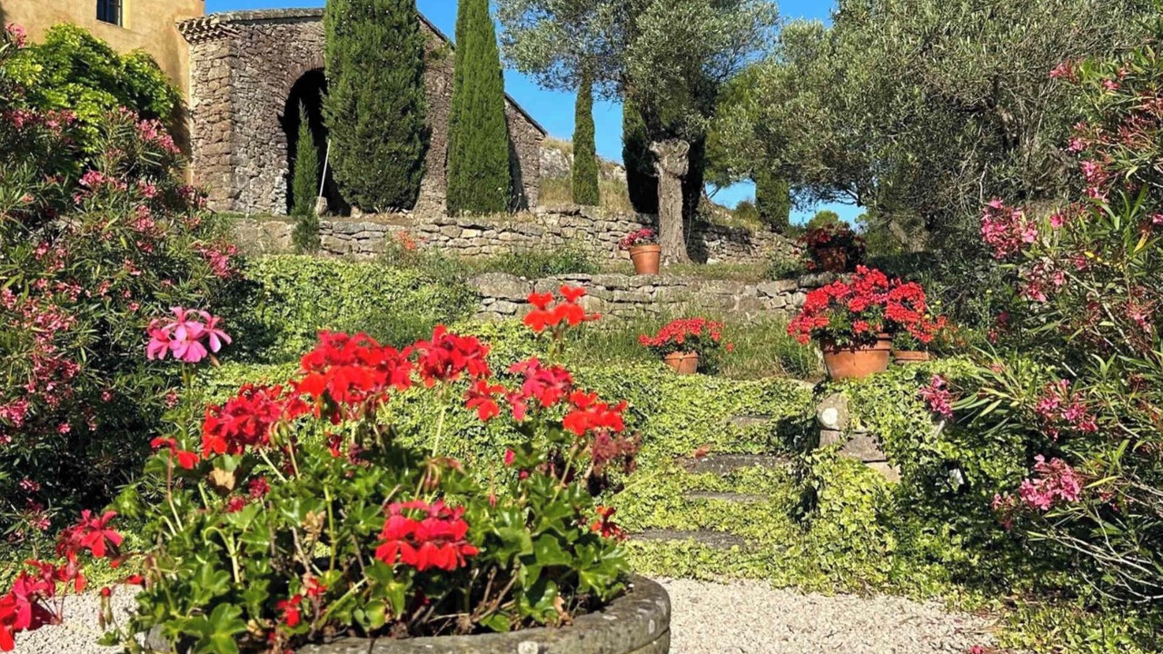 Photo of Outdoor in Montirat