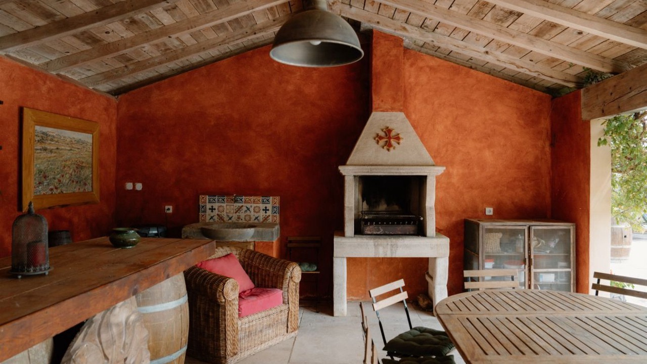 Photo of Outdoor in Montirat