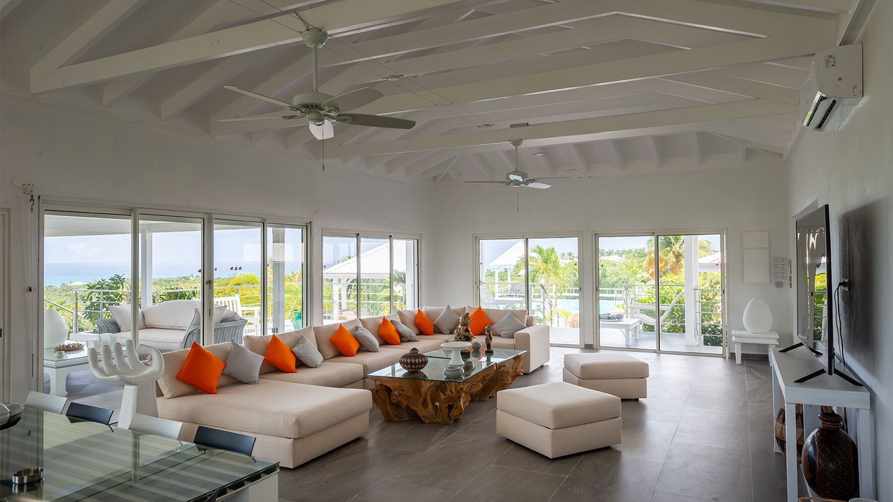 Photo of Livingroom in Orient Bay