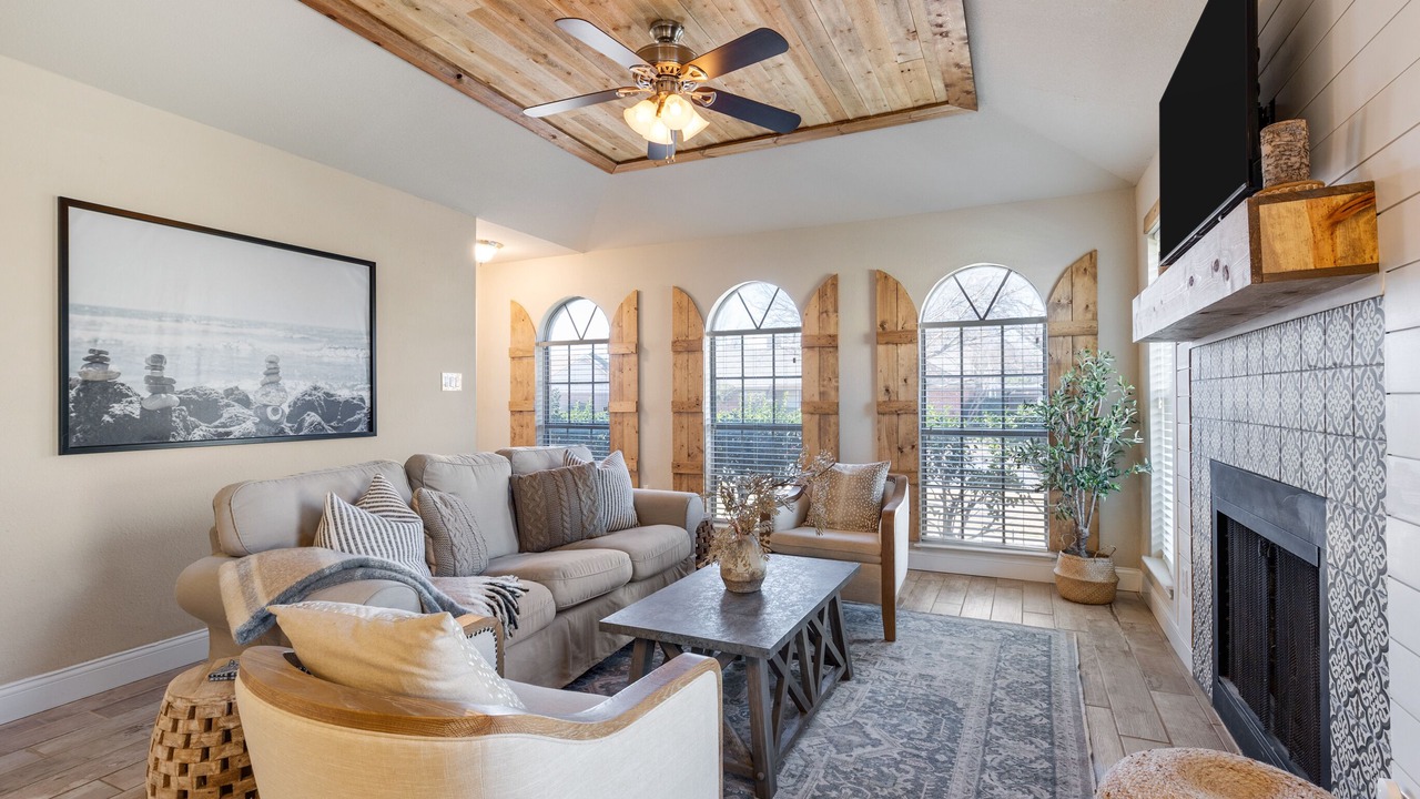 Photo of Livingroom in Euless