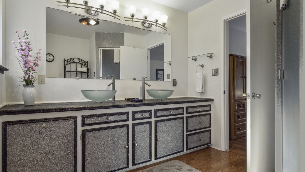 Photo of Bathroom in Round Hill Village