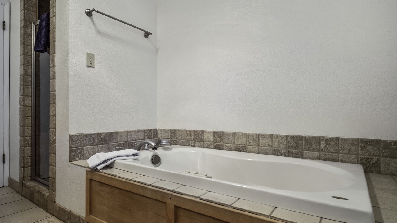 Photo of Bathroom in Round Hill Village