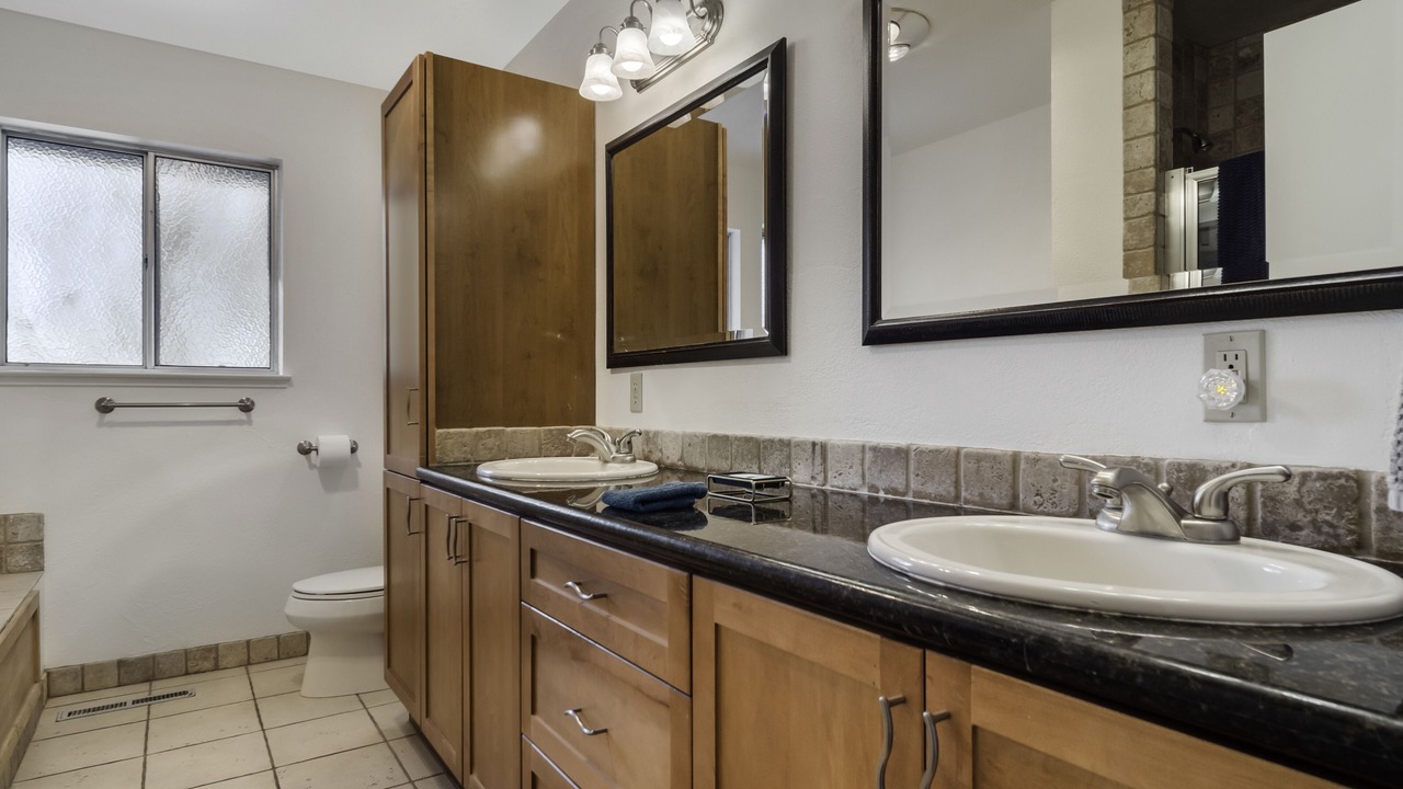 Photo of Bathroom in Round Hill Village