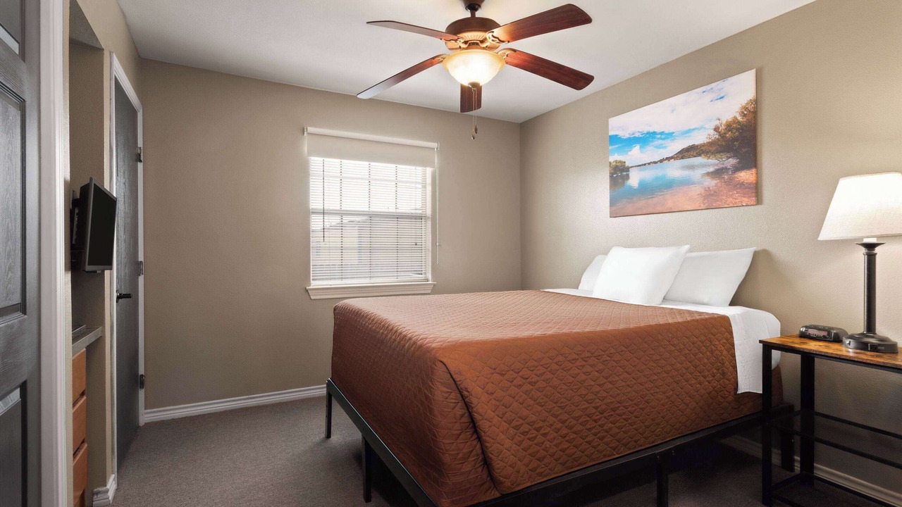 Photo of Bedroom in Cotulla