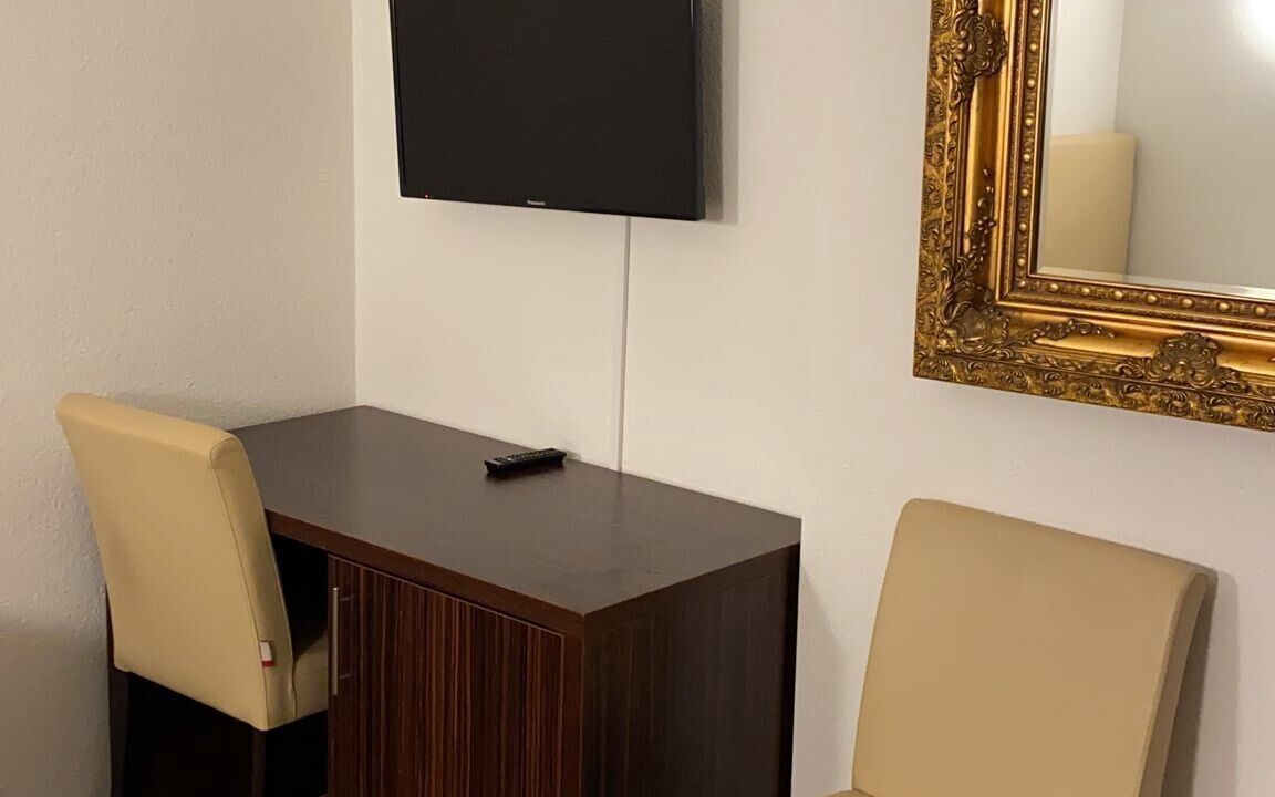 Photo of Bedroom in Hard