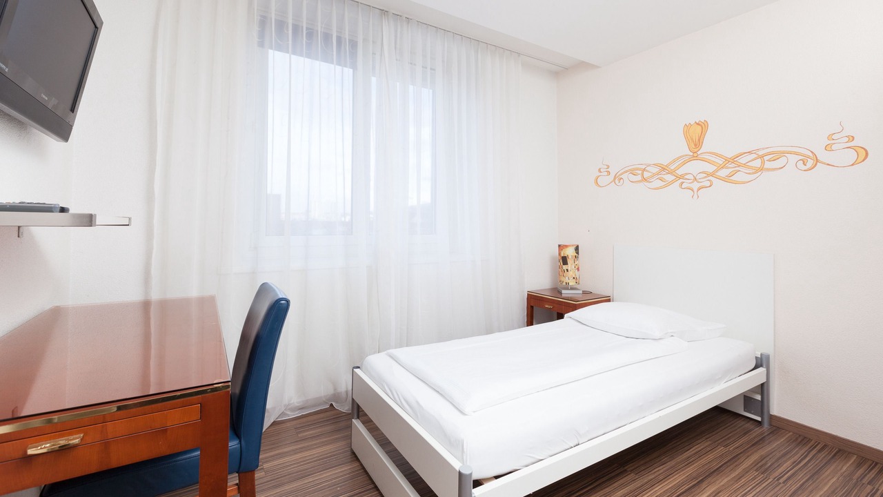 Photo of Bedroom in Hard