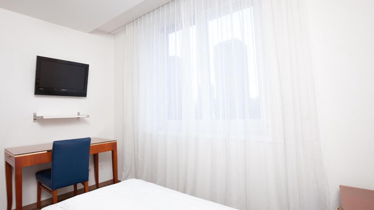 Photo of Bedroom in Hard